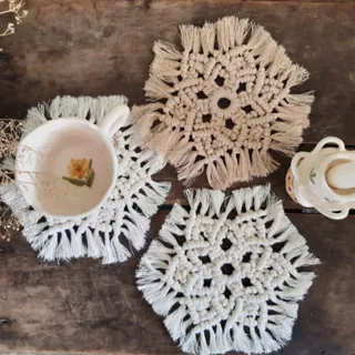 زیرلیوانی مکرومه