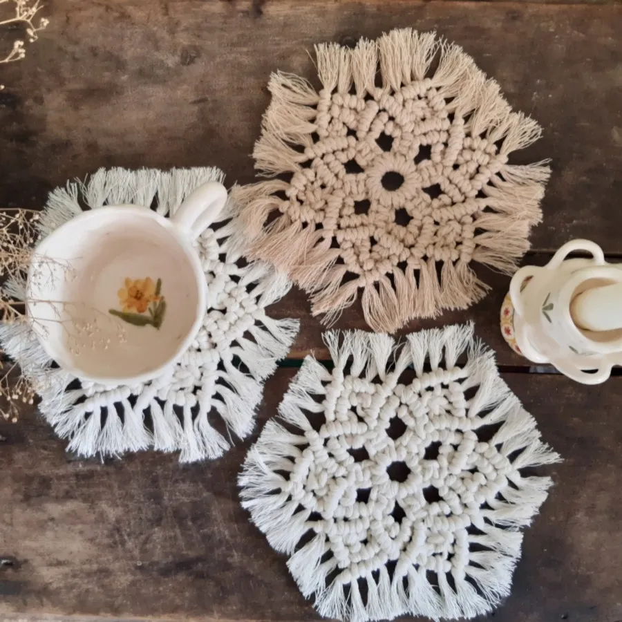 زیرلیوانی مکرومه