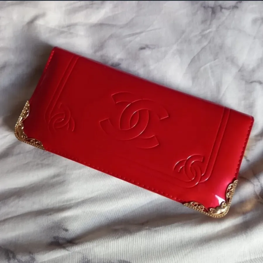 کیف قرمز پاسپورتی