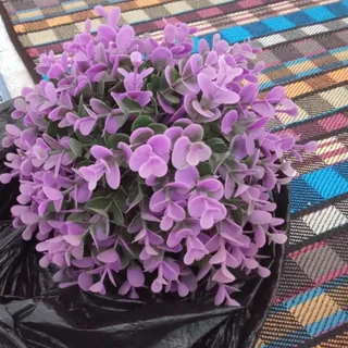 گل مصنوعی با گلدان