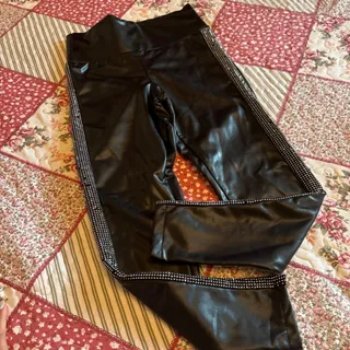 لگ چرم نگینی