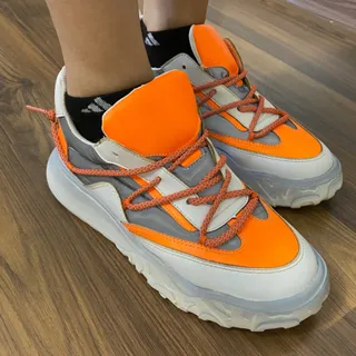 کفش نارنجی شب رنگ