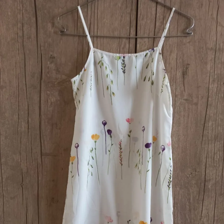 پیراهن سفید گل گلی