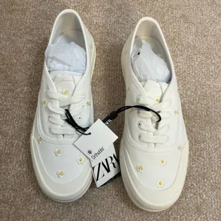 کفش بابونه‌ای زارا