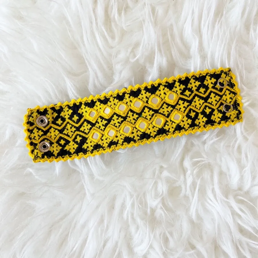 دستبند سوزن دوزی