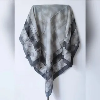 روسری حاشیه دار