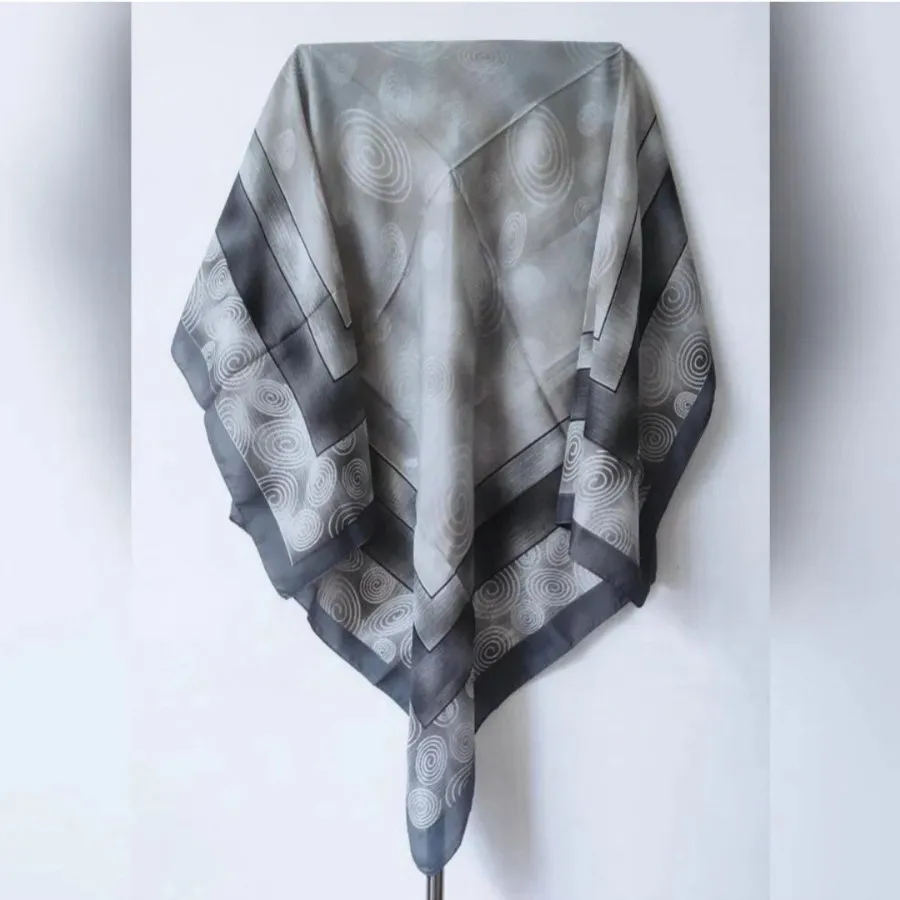 روسری حاشیه دار