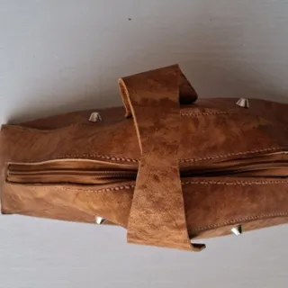 کیف چرم مثلثی