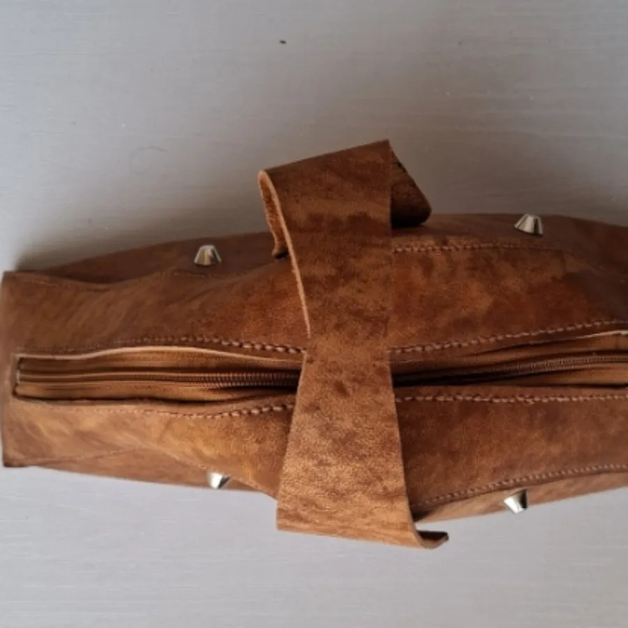 کیف چرم مثلثی