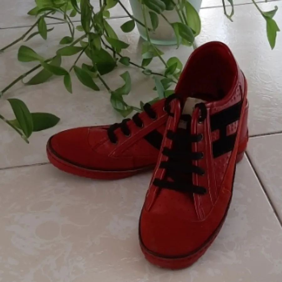 کفش ورزشی و راحتی