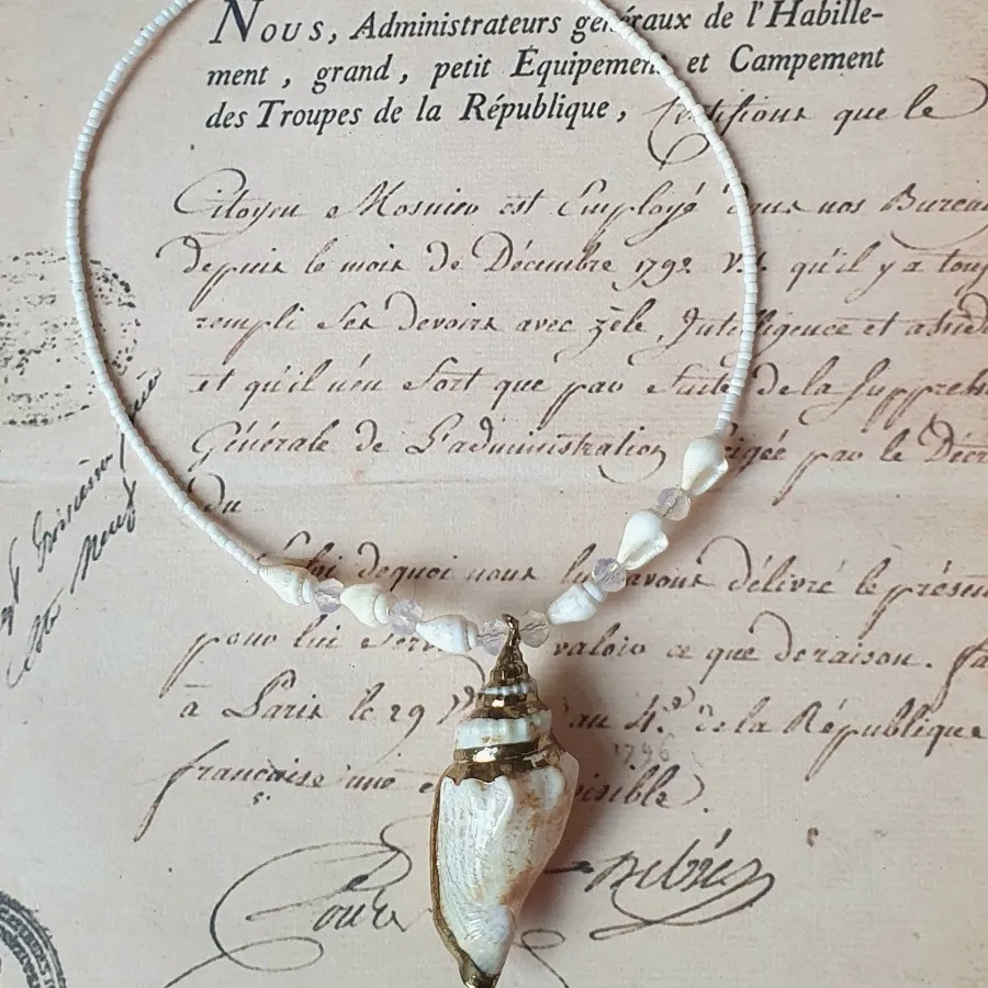 گردنبند منجوق و گوش ماهی