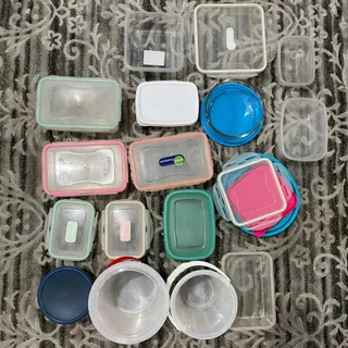 یه تعداد ظرف فریزری