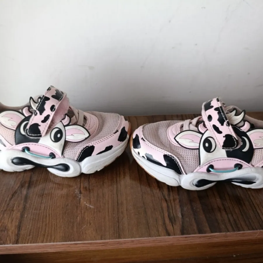 کفش دخترونه طرح گاوی
