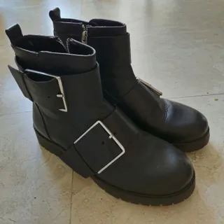 بوت استرادیواریوس