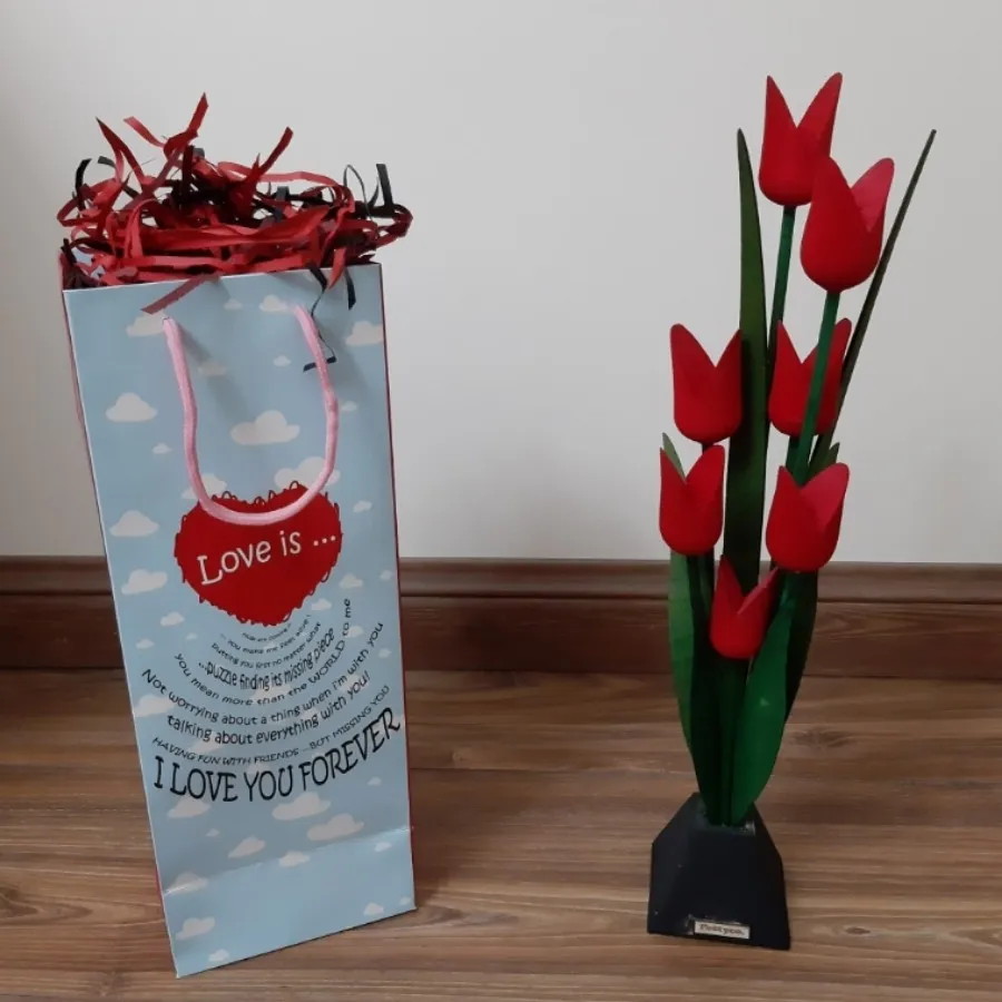 گل لاله چوبی