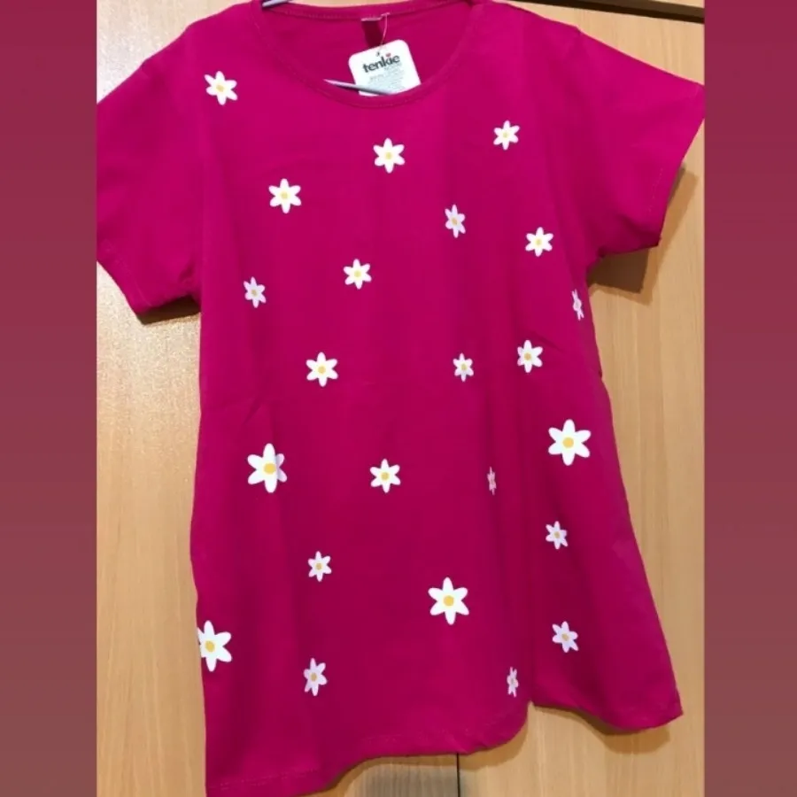 تیشرت گل گلی صورتی