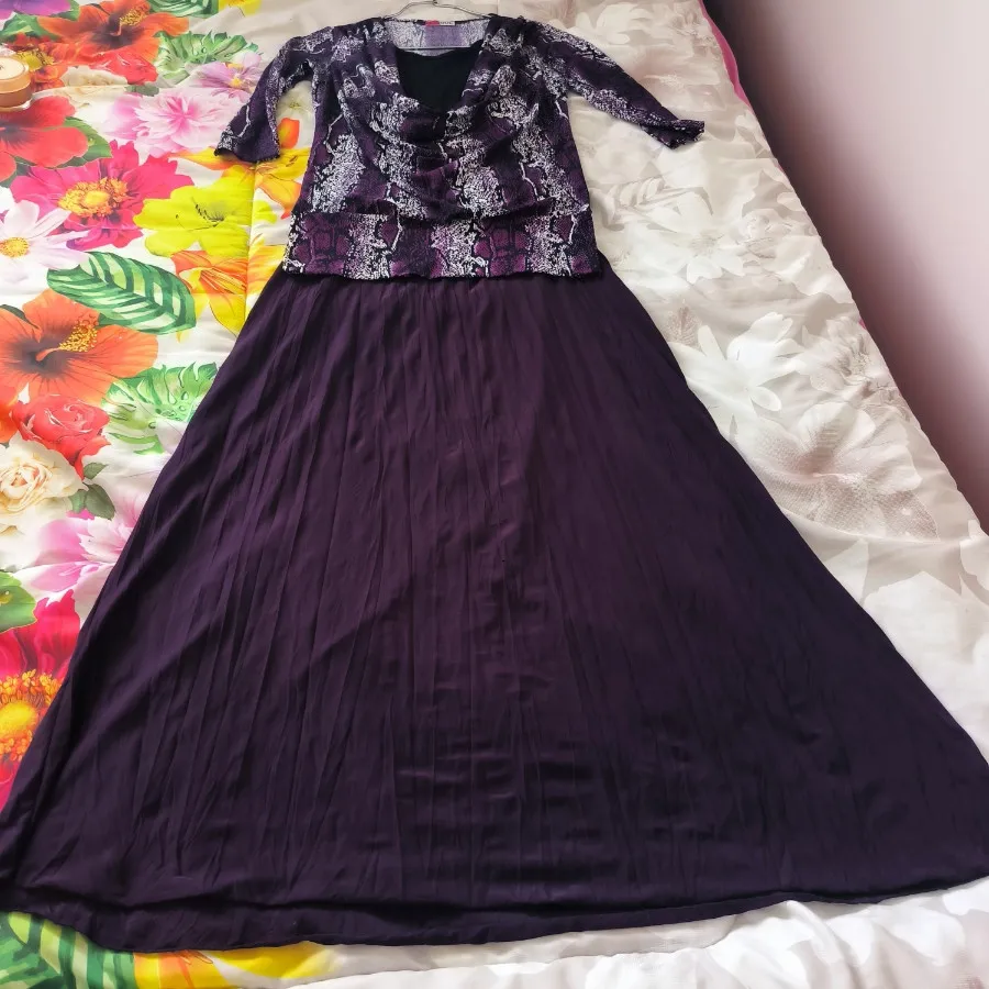 بلوز و دامن