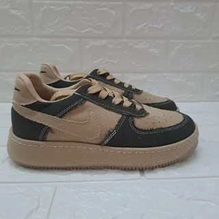 کتونی لژدار