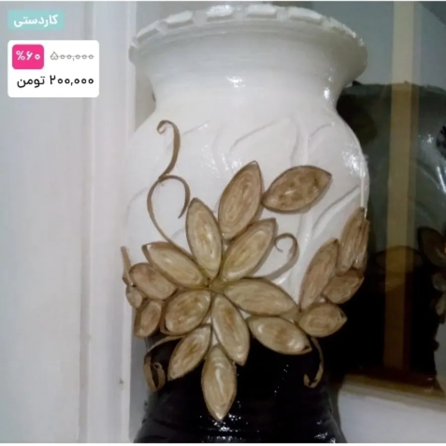 گلدان بزرگ گوشه سالن