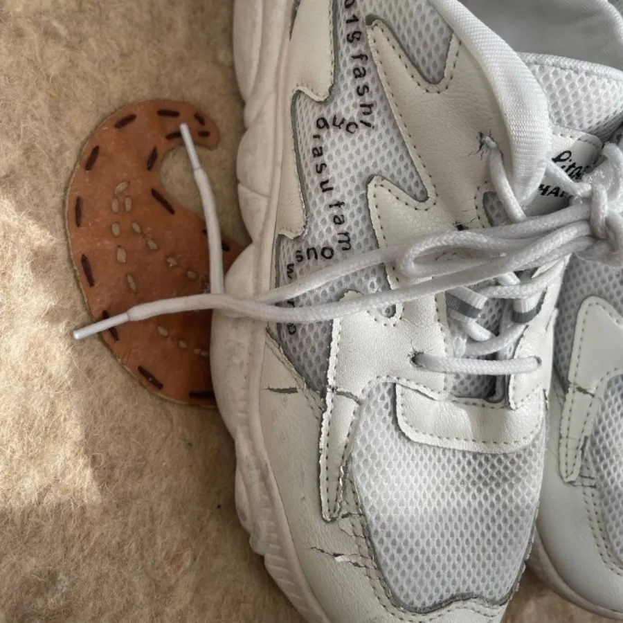 کتانی زنانه سفید