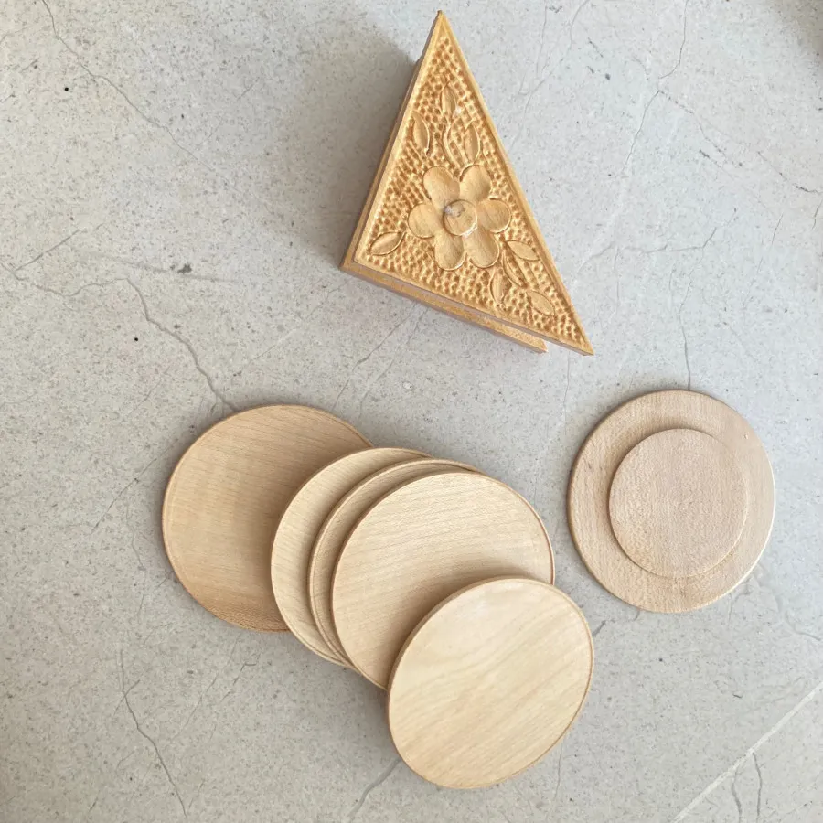 زیر لیوانی چوب هندی