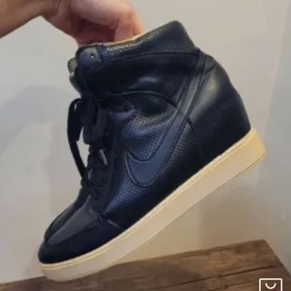 نیم بوت نایک