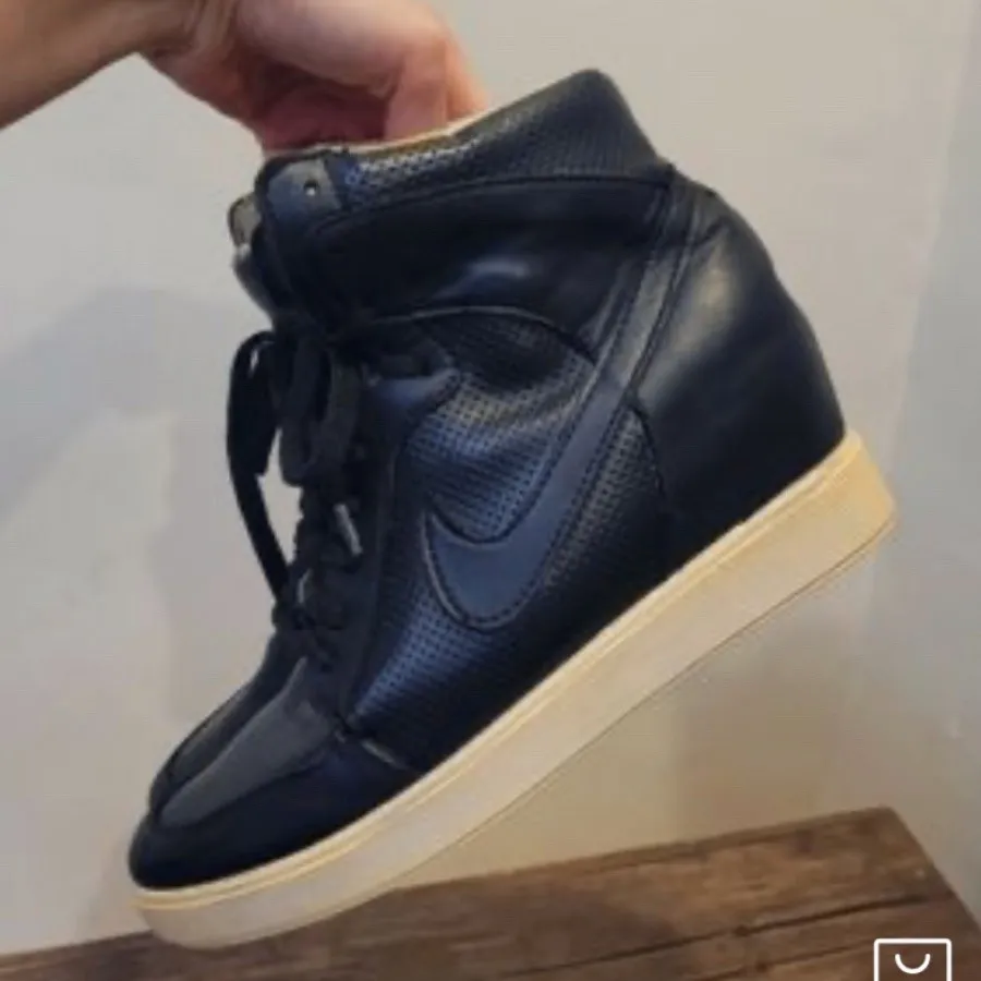 نیم بوت نایک