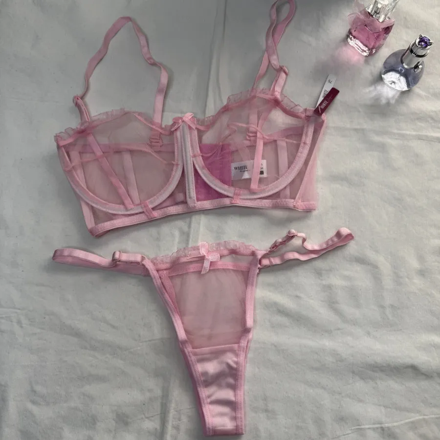 ست سوتین و شورت دکلته