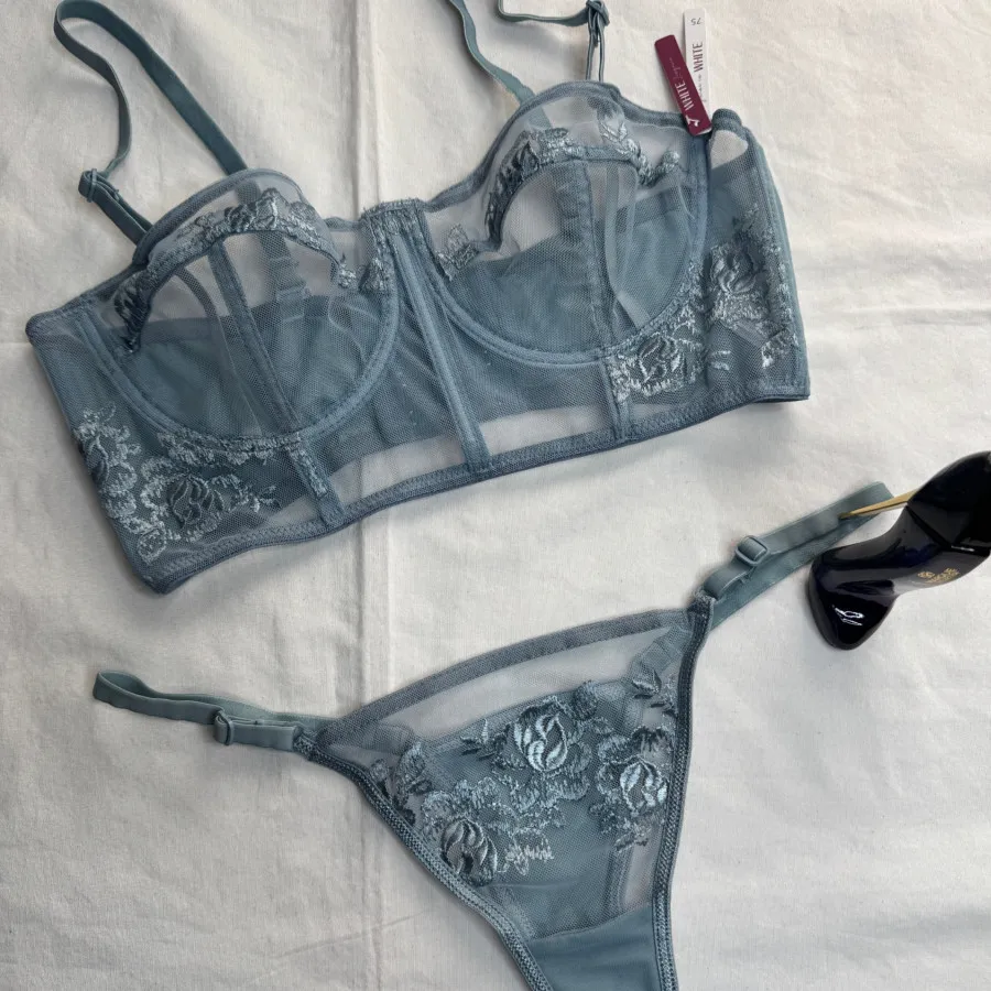 ست سوتین و شورت دکلته