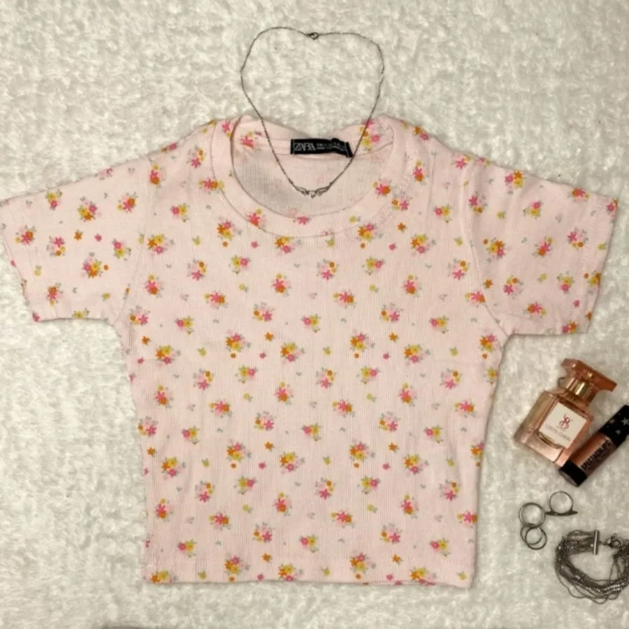 تیشرت کبریتی گل گلی صورتی