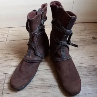 بوت قهوه ای