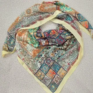 روسری زنانه