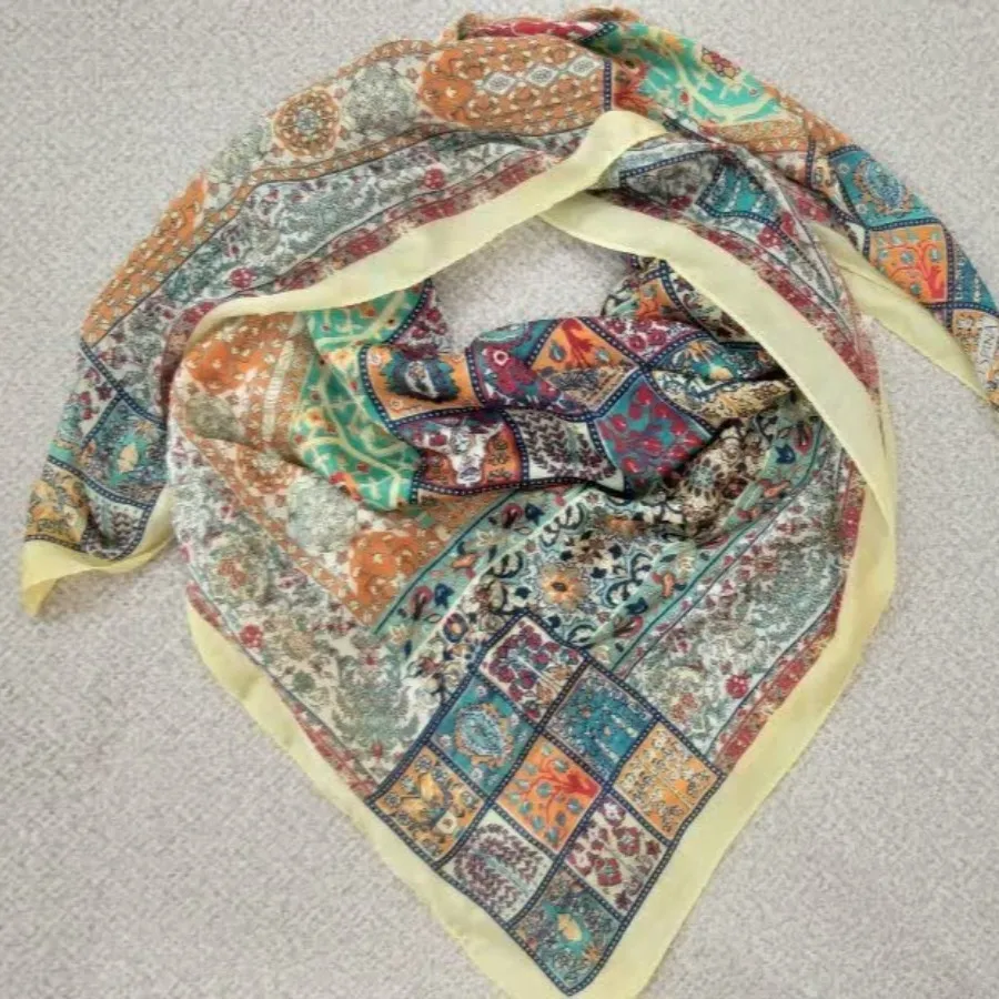 روسری زنانه