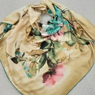 روسری زنانه