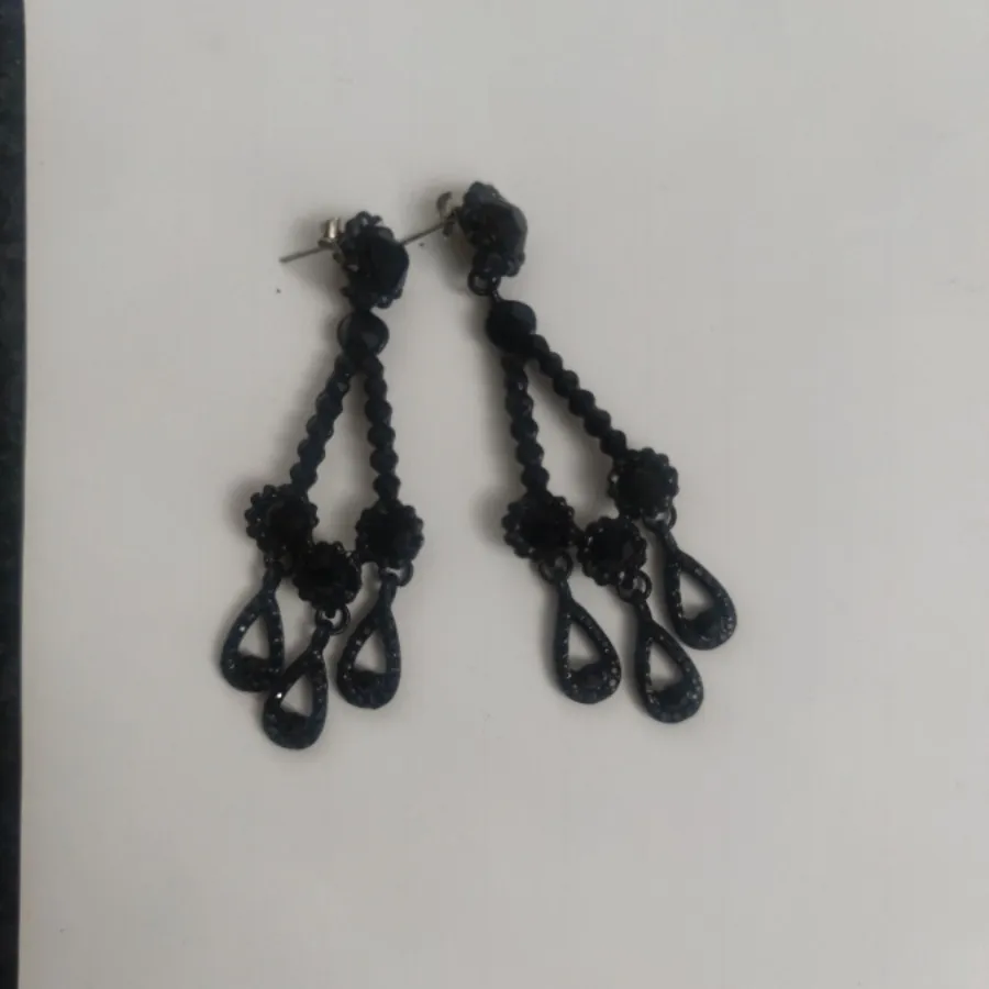 گوشواره کریستال مشکی