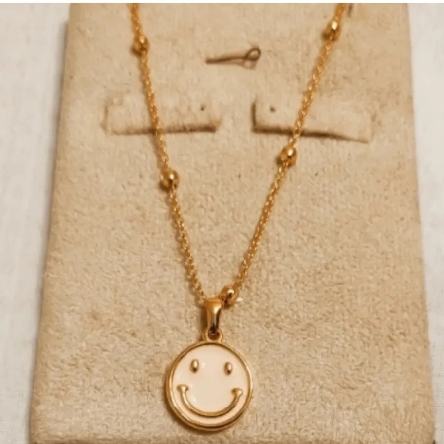 سه عدد گردنبند زیبا