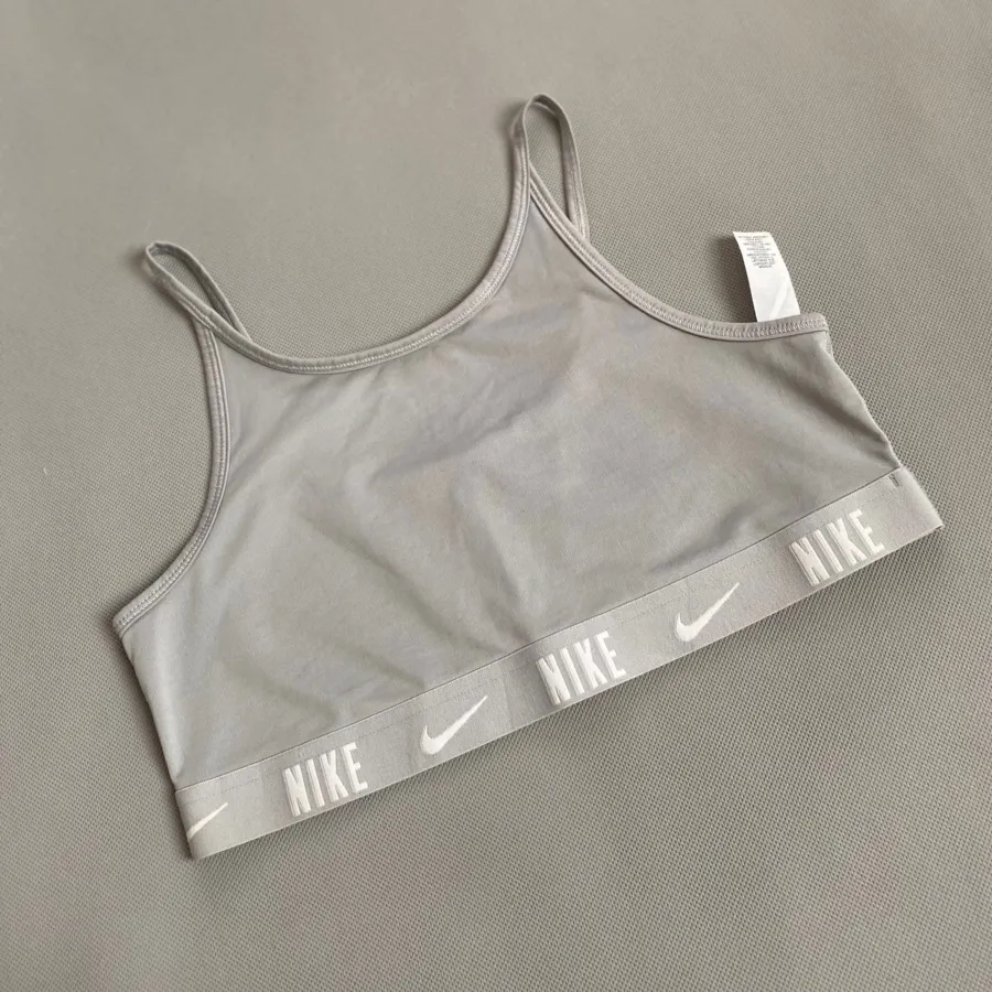 نیمتنه ی بدون کاپ نایکی