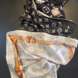 شال ساتن دو طرف طرح دار