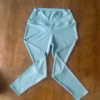 لگ ورزشی فیروزه ای