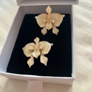 دو عدد گل سینه