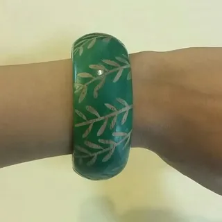 النگو چوبی سبز طرح دار