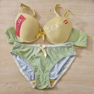 سوتین اسفنجی و شورت