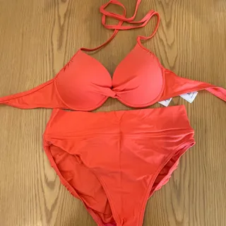 بیکینی دبنهامز