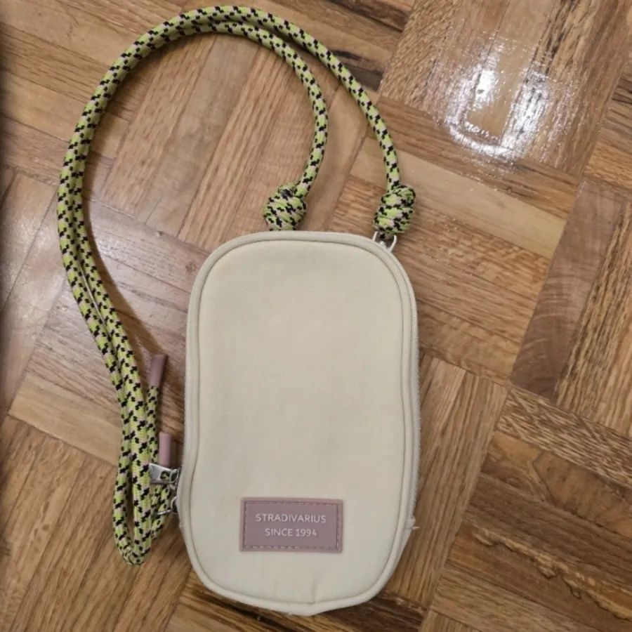 کیف موبایل استرادیواریوس
