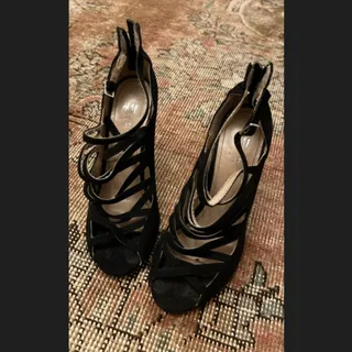 پاشنه اچ اند ام