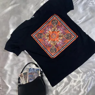 تیشرت مشکی طرحدار