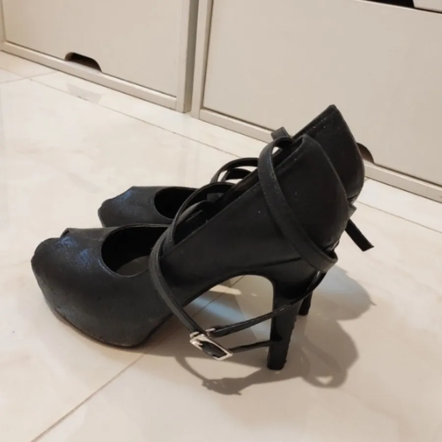 دو عدد کفش مجلسی مارک