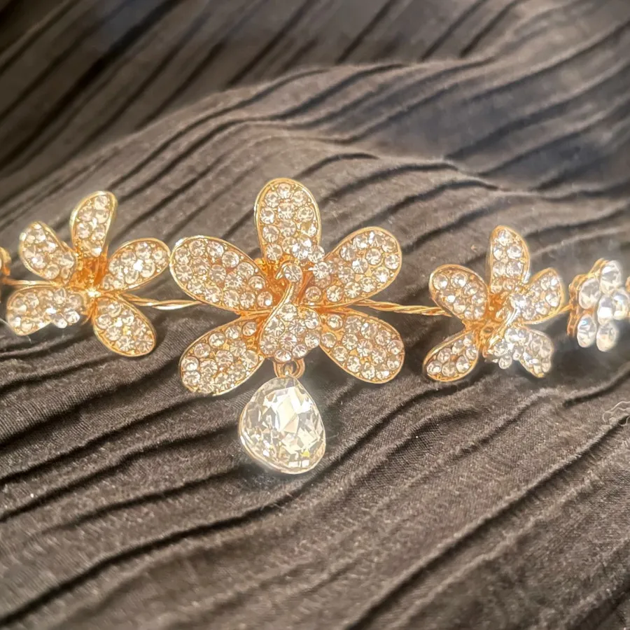 تاج ریسه ای