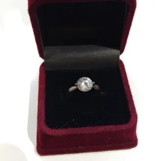 انگشتر تک نگین