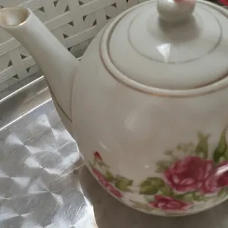 قوری گلسرخی قدیمی